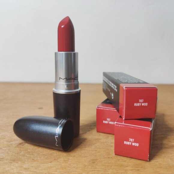 MAC Retro Matte Lipstick Ruby Woo 707 - Picture 1 of 8